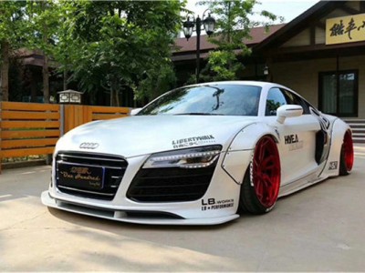 Audi R8 aimgain overtaking stance