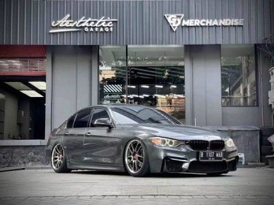 Grey BMW F30 aimgain aggressive side leakage