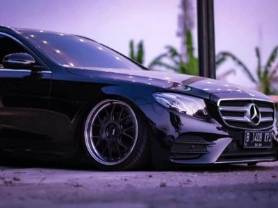 Indonesian Mercedes-Benz S213 aimgain flying at low altitude