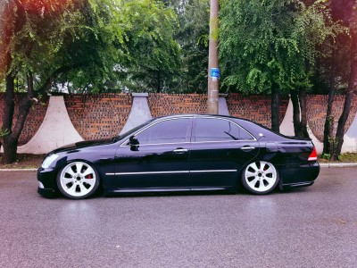 The Toyota Crown Aimgain Modified Car: A Magnificent Blend of Prestige and Power